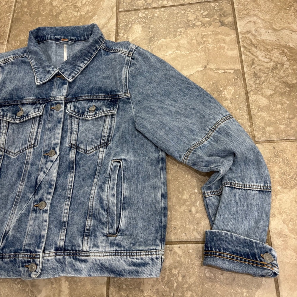 Free People Rumors  Blue Acid Wash Denim Trucker Jacket Womens Large‎ - Picture 7 of 16